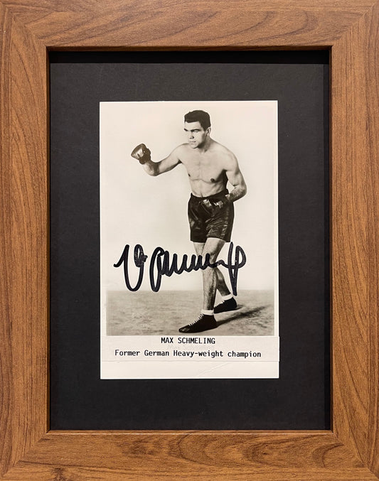 MAX SCHMELING FORMER WORLD HEAVYWEIGHT BOXING CHAMPION HAND SIGNED PHOTO WITH COA