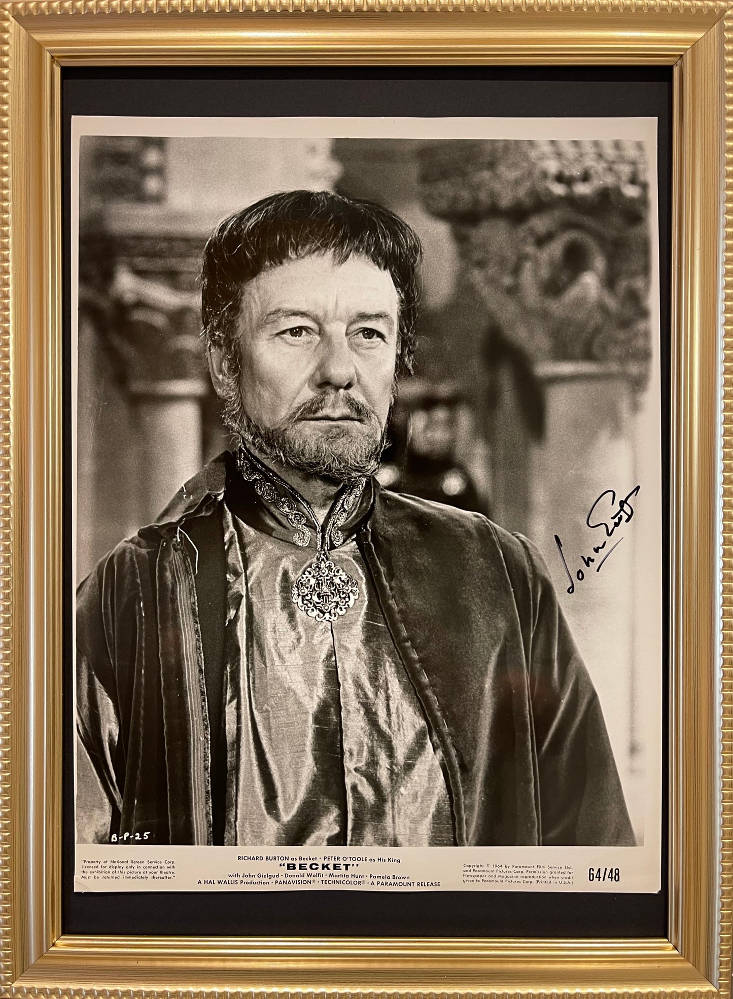 SIR JOHN GIELGUD HAND SIGNED 'BECKET' PUBLICITY PHOTO WITH COA