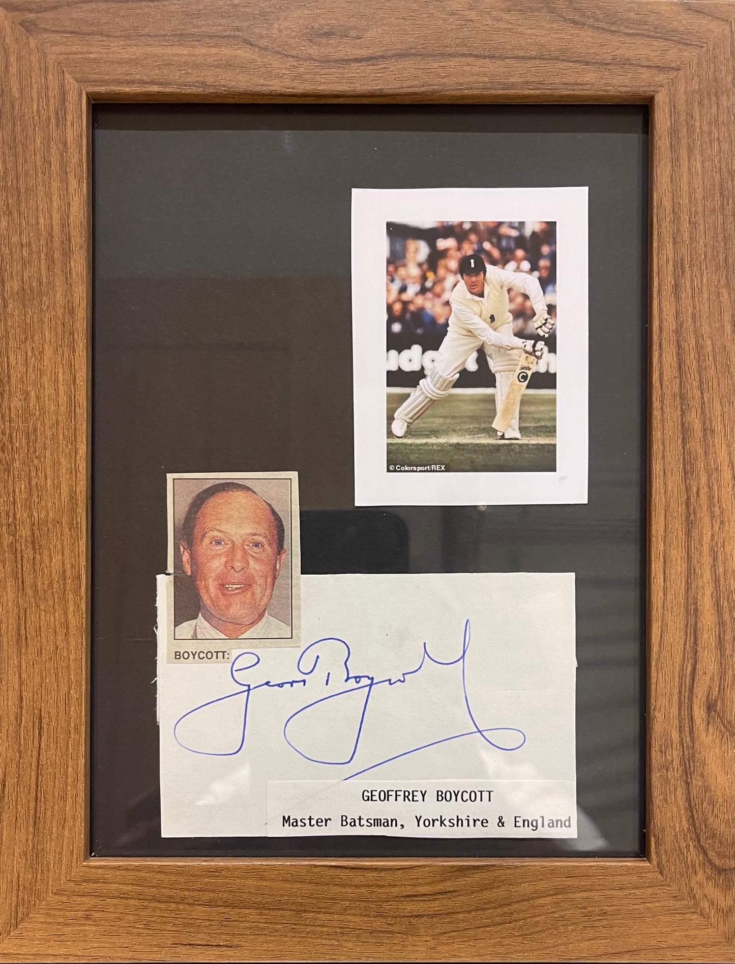 GEOFF BOYCOTT CRICKETING LEGEND HAND SIGNED CARD PRESENTATION WITH COA