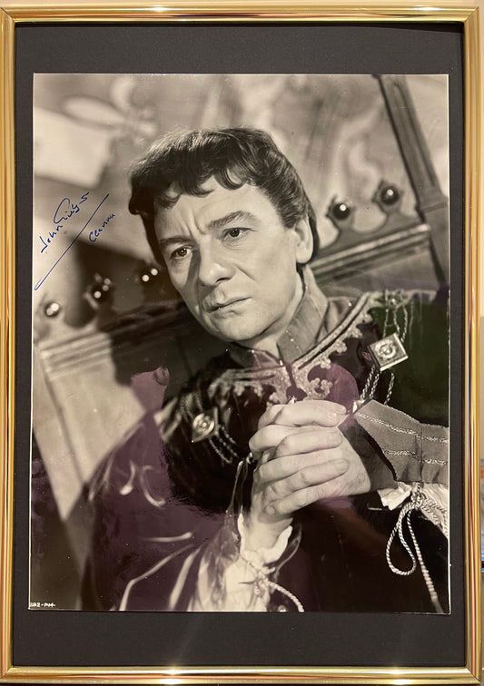 SIR JOHN GIELGUD HAND SIGNED 'RICHARD III' PUBLICITY PHOTO WITH COA