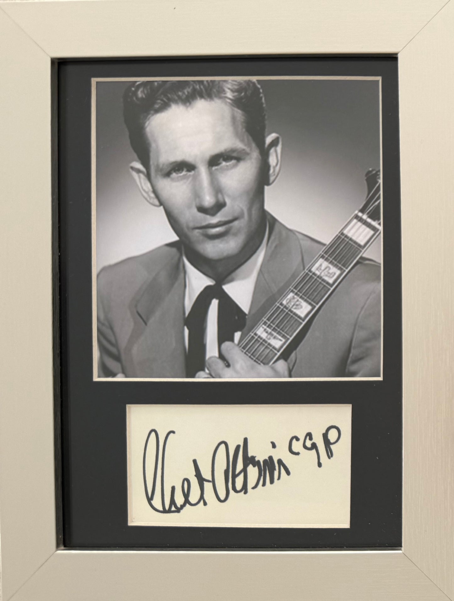 Chet Atkins, Mr 'Country' Guitarist, Hand Signed Framed Card & Photo Presentation With COA