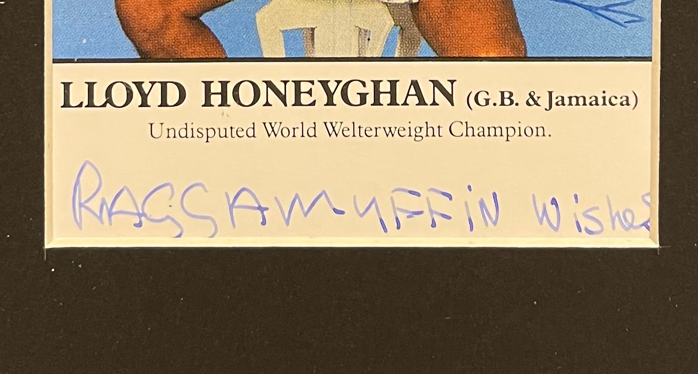 LLOYD HONEYGHAN - FORMER UNDISPUTED WORLD BOXING CHAMPION HAND SIGNED PHOTO WITH COA