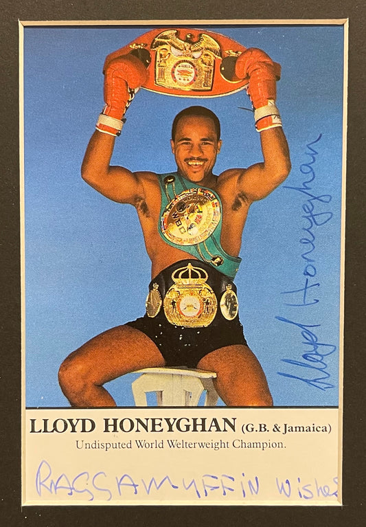 LLOYD HONEYGHAN - FORMER UNDISPUTED WORLD BOXING CHAMPION HAND SIGNED PHOTO WITH COA