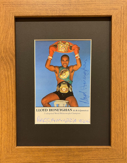 LLOYD HONEYGHAN - FORMER UNDISPUTED WORLD BOXING CHAMPION HAND SIGNED PHOTO WITH COA