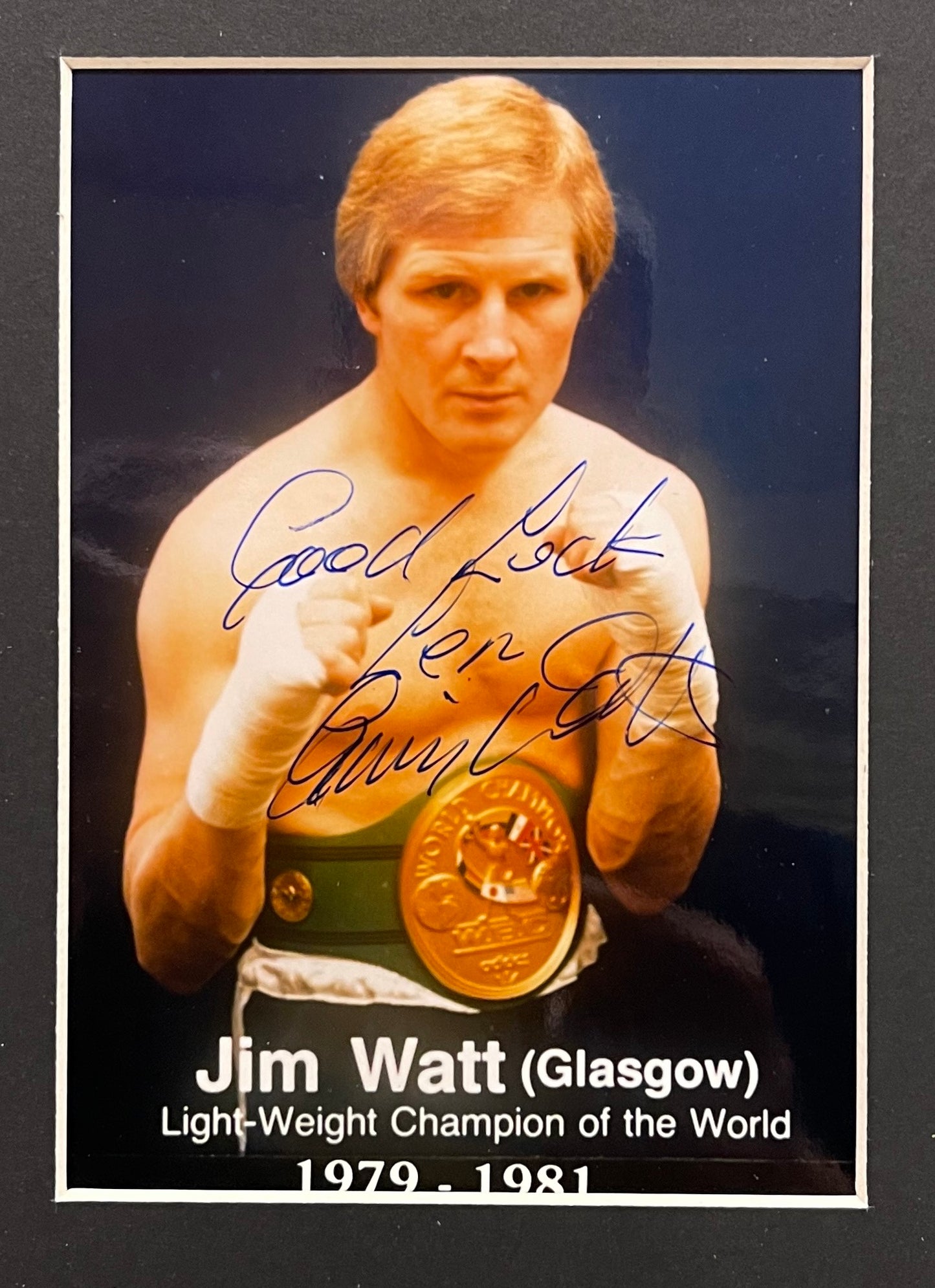 JIM WATT - FORMER WORLD LIGHTWEIGHT CHAMPION HAND SIGNED PHOTO WITH COA