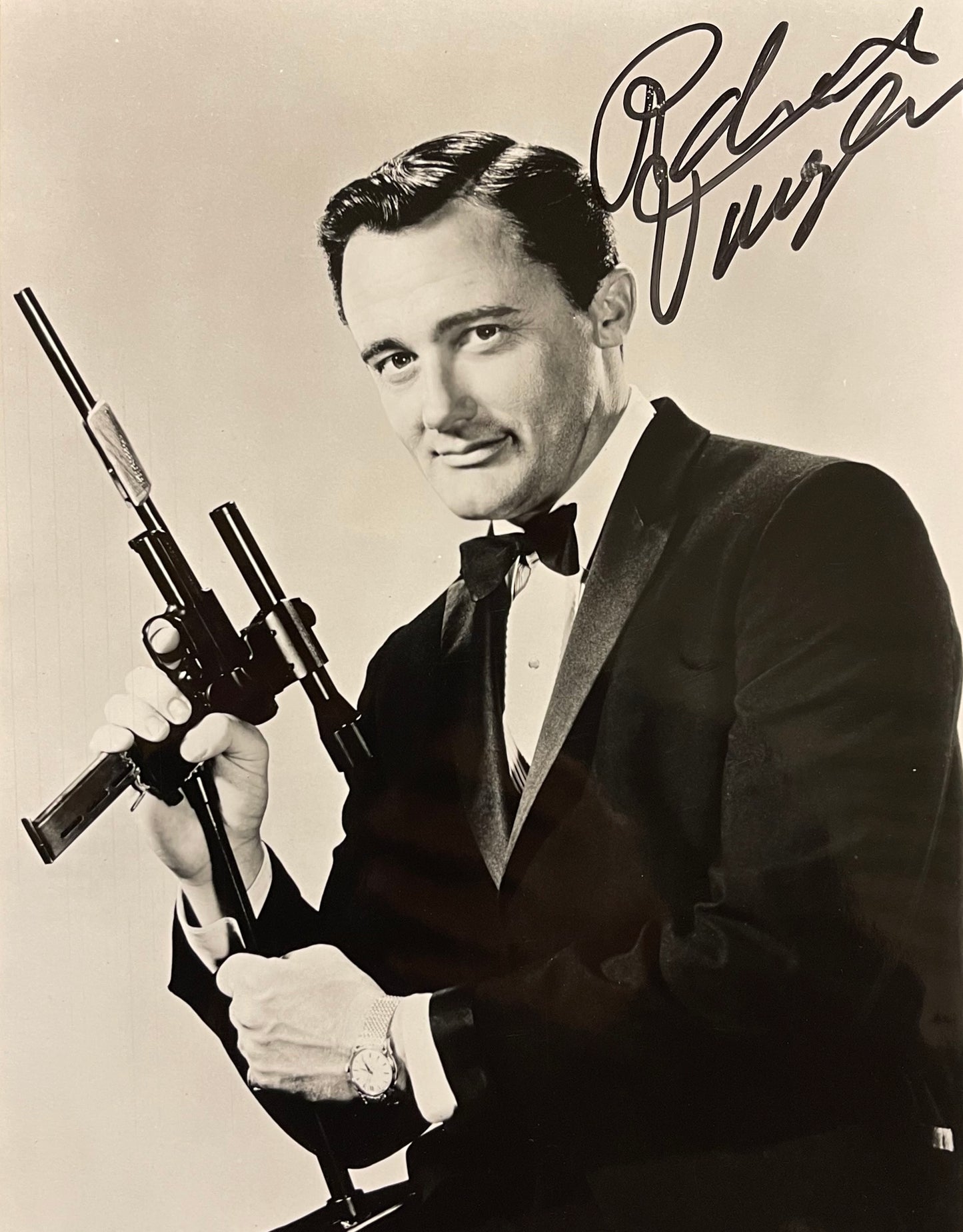 ROBERT VAUGHN ACTOR - HAND SIGNED FRAMED PHOTO WITH COA