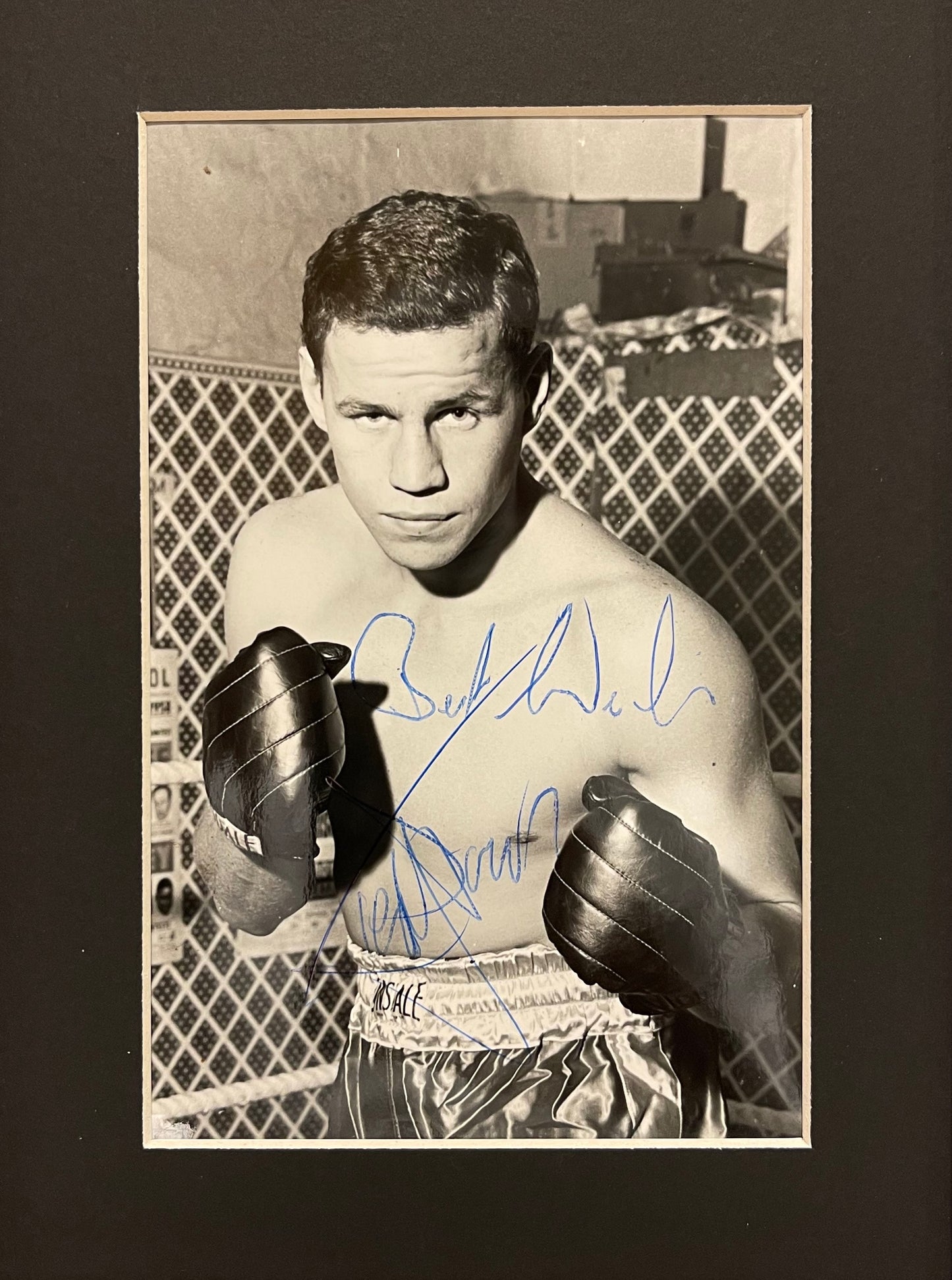 TERRY DOWNES - WORLD BOXING CHAMPION HAND SIGNED PHOTO WITH COA