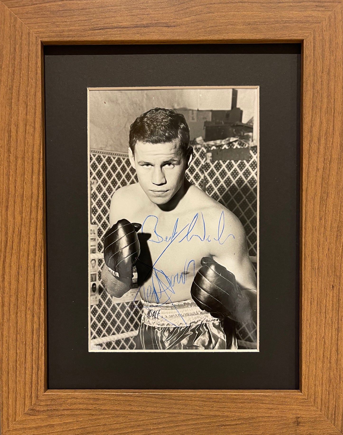 TERRY DOWNES - WORLD BOXING CHAMPION HAND SIGNED PHOTO WITH COA