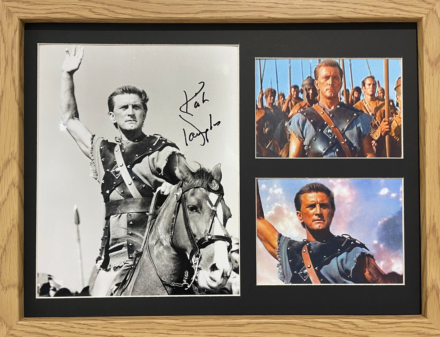 KIRK DOUGLAS HAND SIGNED 'SPARTACUS' PHOTO PRESENTATION WITH COA