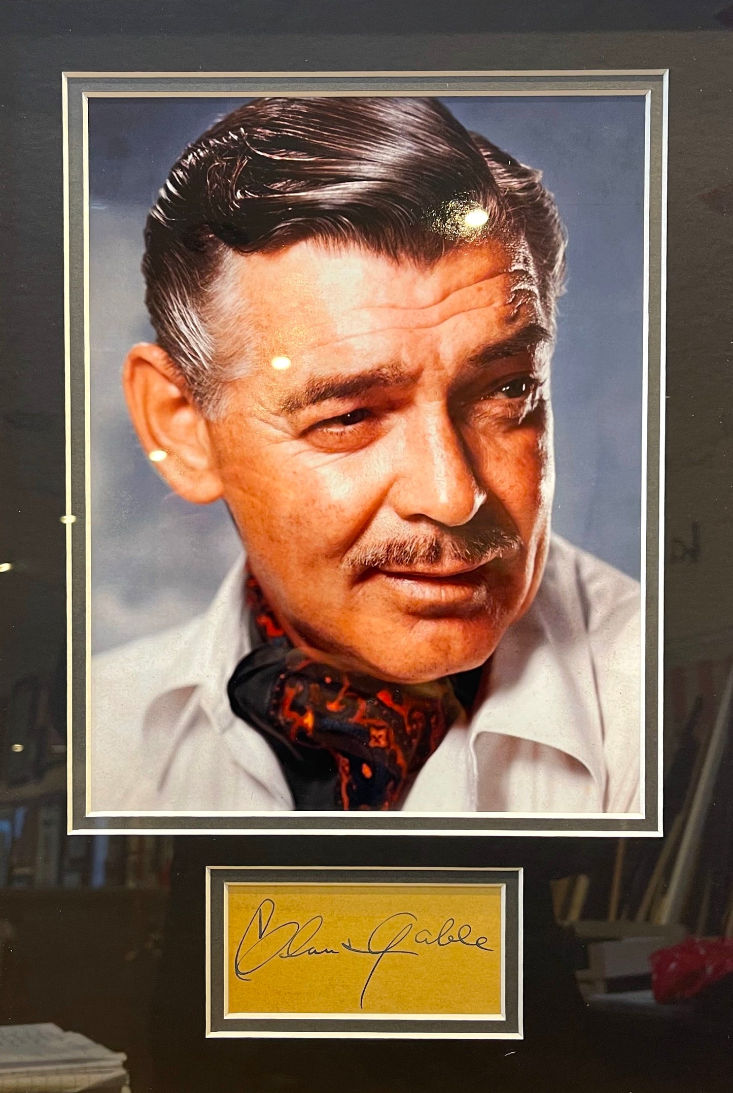 CLARKE GABLE FAMOUS ACTOR HAND SIGNED CARD, PHOTO PRESENTATION WITH COA