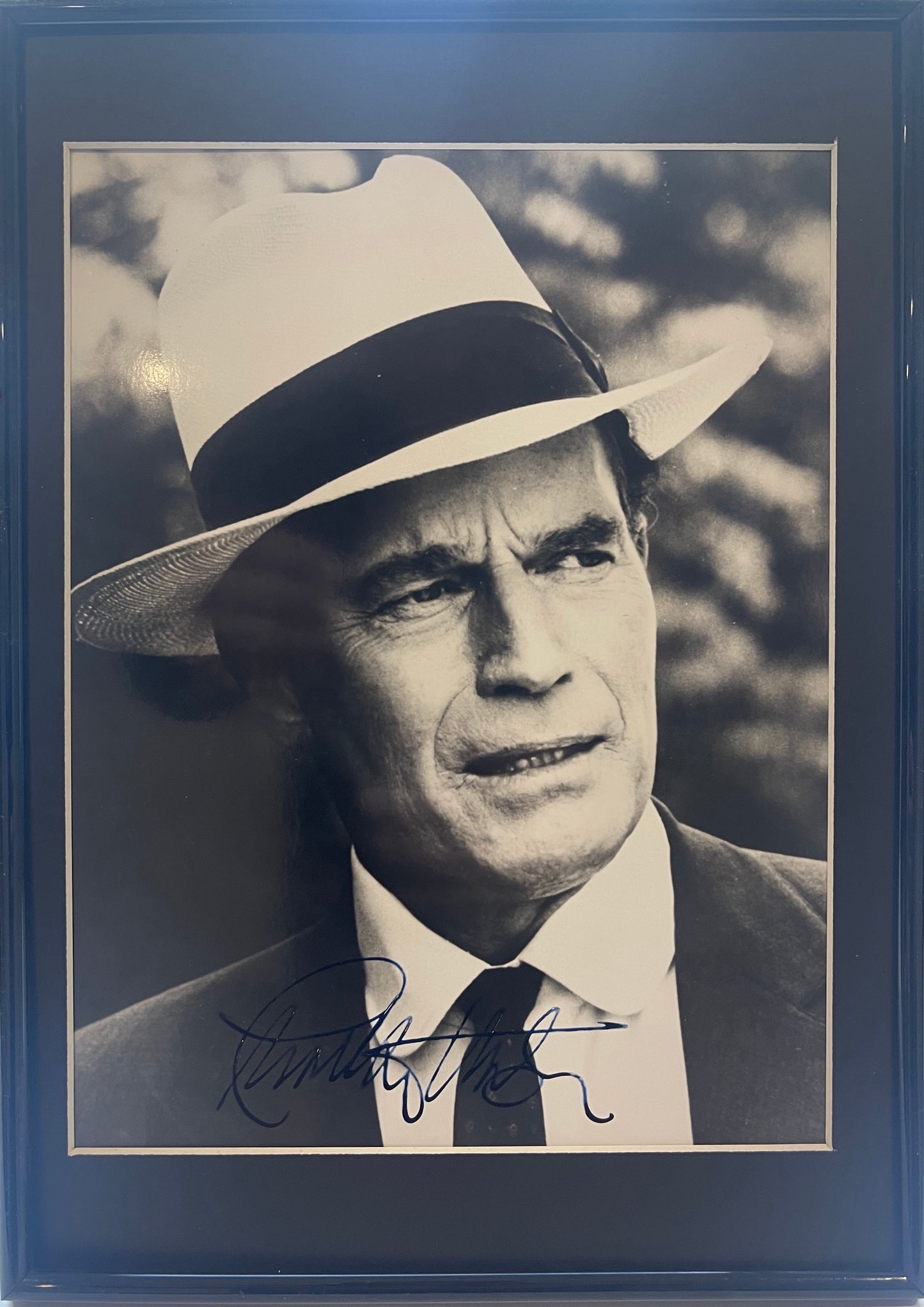 CHARLTON HESTON FAMOUS ACTOR HAND SIGNED 'ONCE UPON A MURDER' PHOTO WITH COA