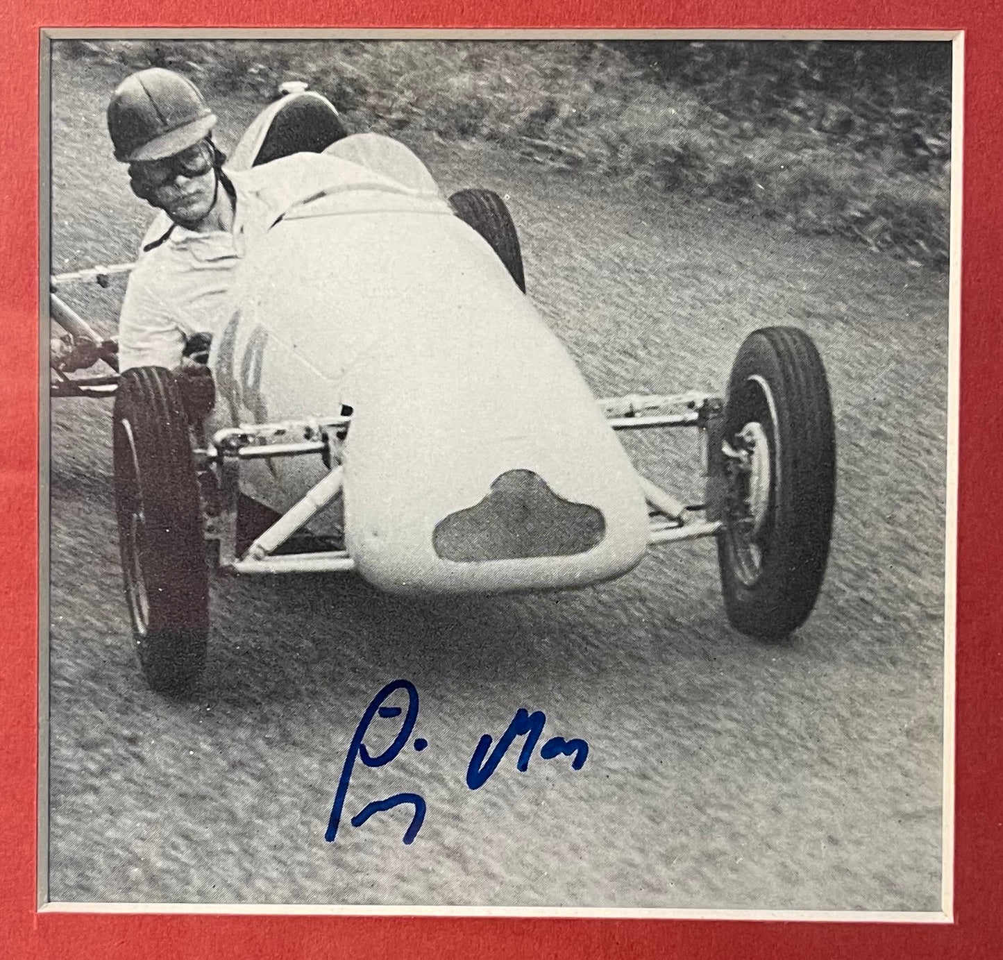 STIRLING MOSS FORMULA 1 HAND SIGNED MAGAZINE PHOTO WITH COA