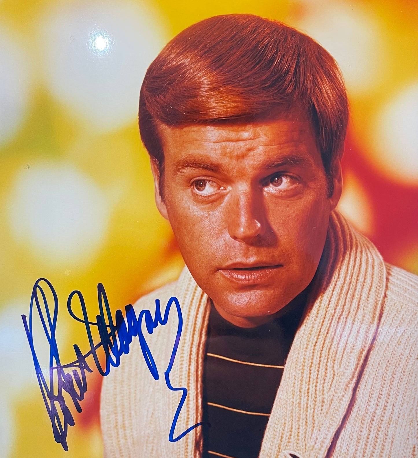 ROBERT WAGNER HAND SIGNED PHOTO (10' INCH X 8' INCH) FRAMED WITH COA