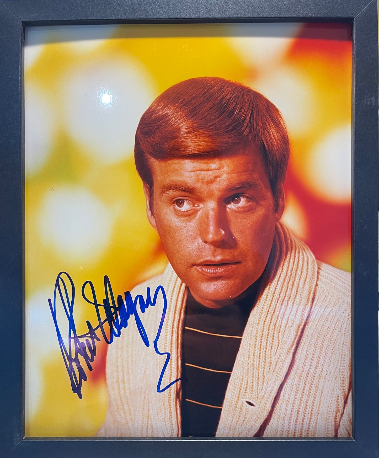 ROBERT WAGNER HAND SIGNED PHOTO (10' INCH X 8' INCH) FRAMED WITH COA