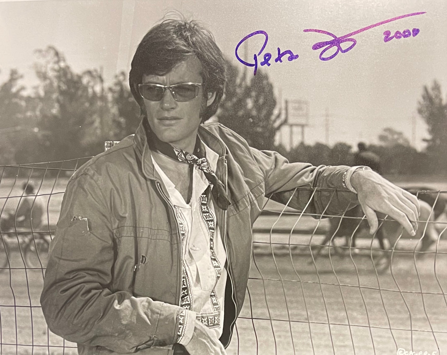 PETER FONDA, HAND SIGNED AND FRAMED (10' INCH X 8' INCH) PHOTO WITH COA