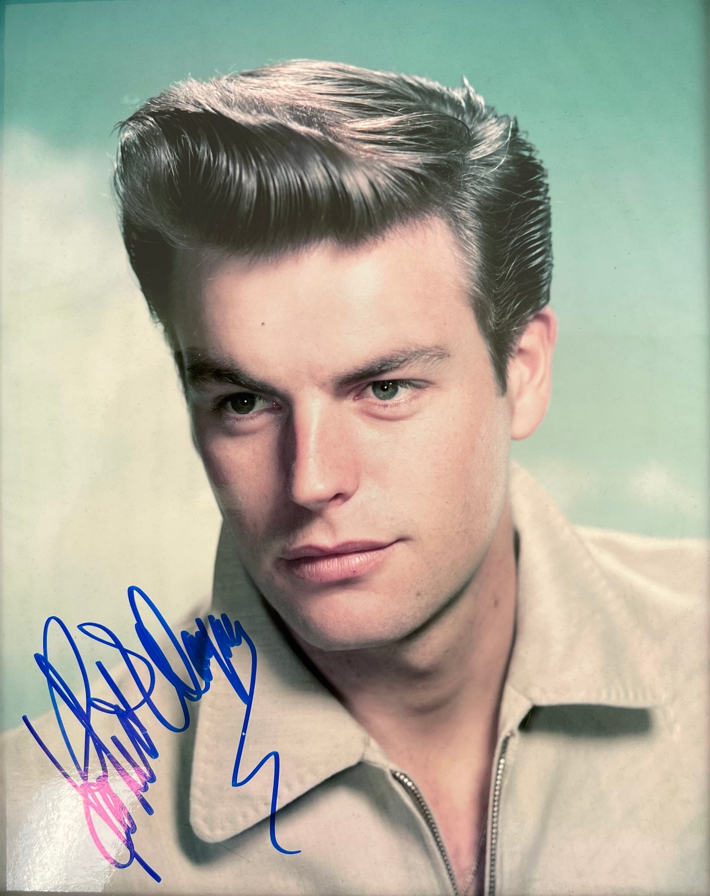 ROBERT WAGNER HAND SIGNED PHOTO (10' INCH X 8' INCH) FRAMED WITH COA