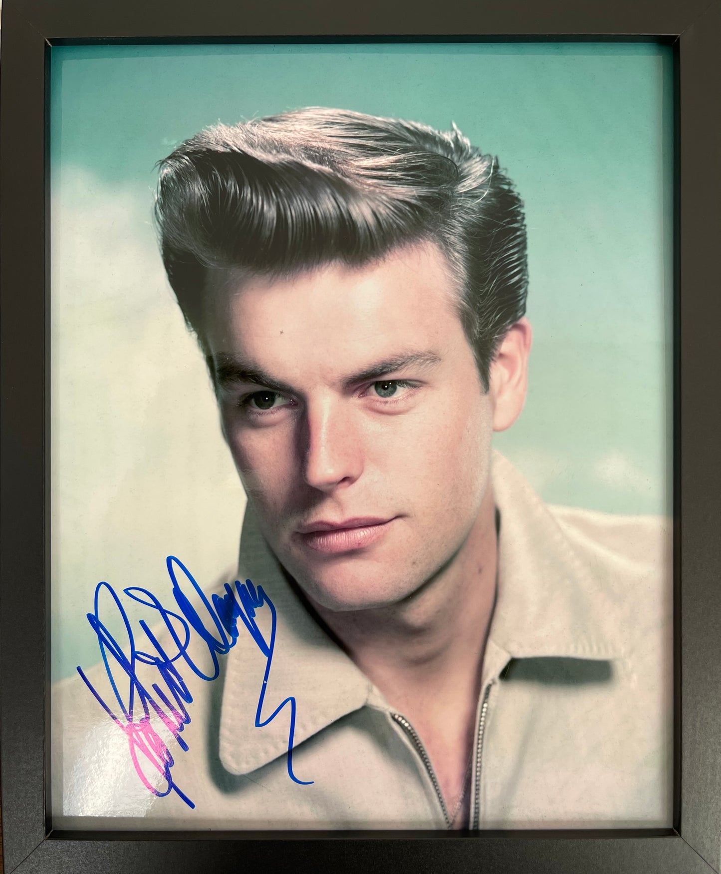 ROBERT WAGNER HAND SIGNED PHOTO (10' INCH X 8' INCH) FRAMED WITH COA