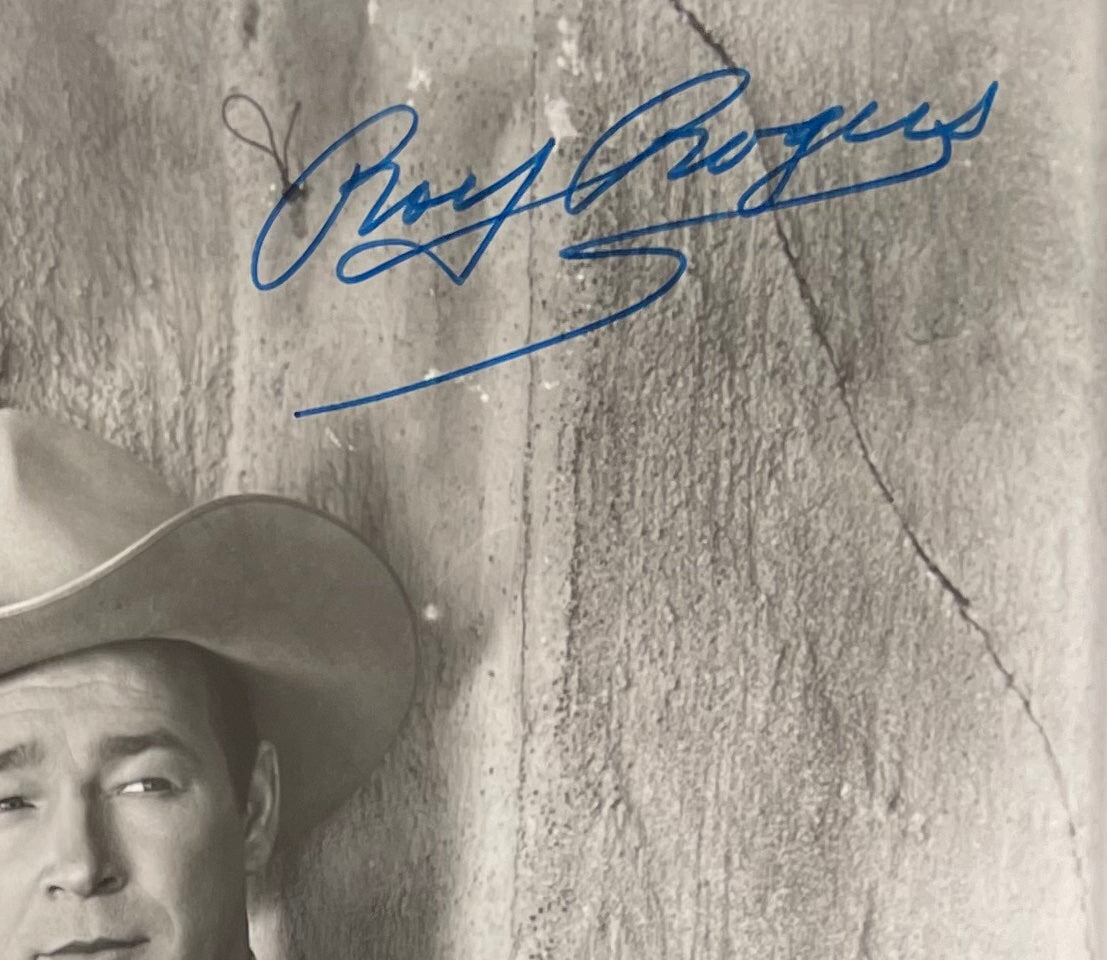 ROY ROGERS HAND SIGNED PUBLICITY PHOTO (10' INCH X 8' INCH) FRAMED WITH COA