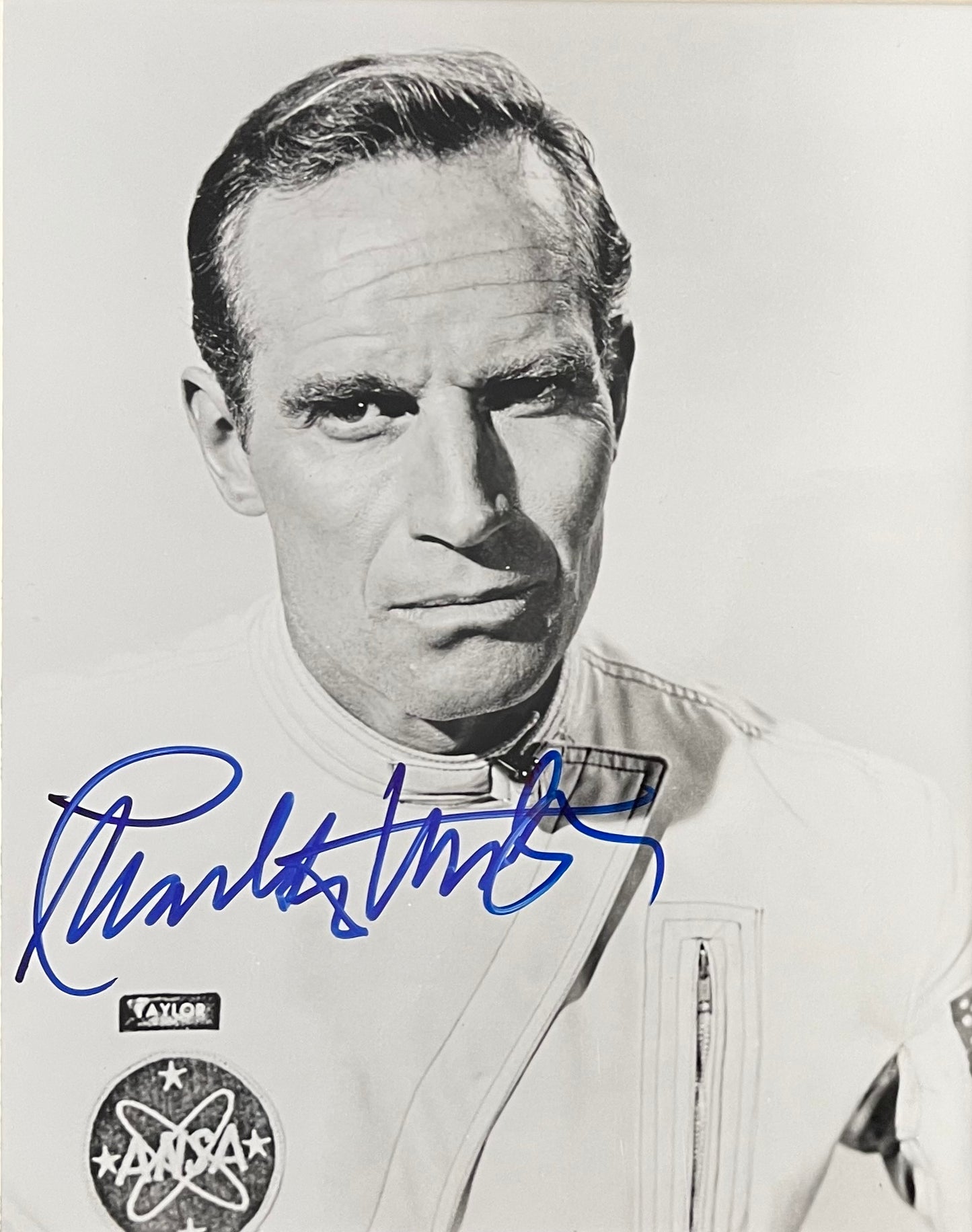 CHARLTON HESTON FAMOUS ACTOR HAND SIGNED 'PLANET OF THE APES' PHOTO WITH COA