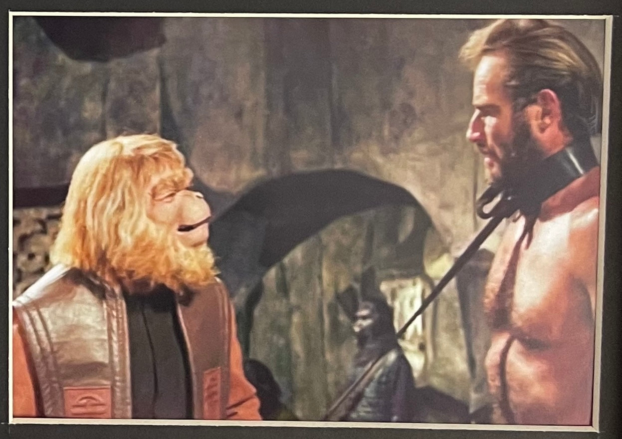 CHARLTON HESTON FAMOUS ACTOR HAND SIGNED 'PLANET OF THE APES' PHOTO WITH COA