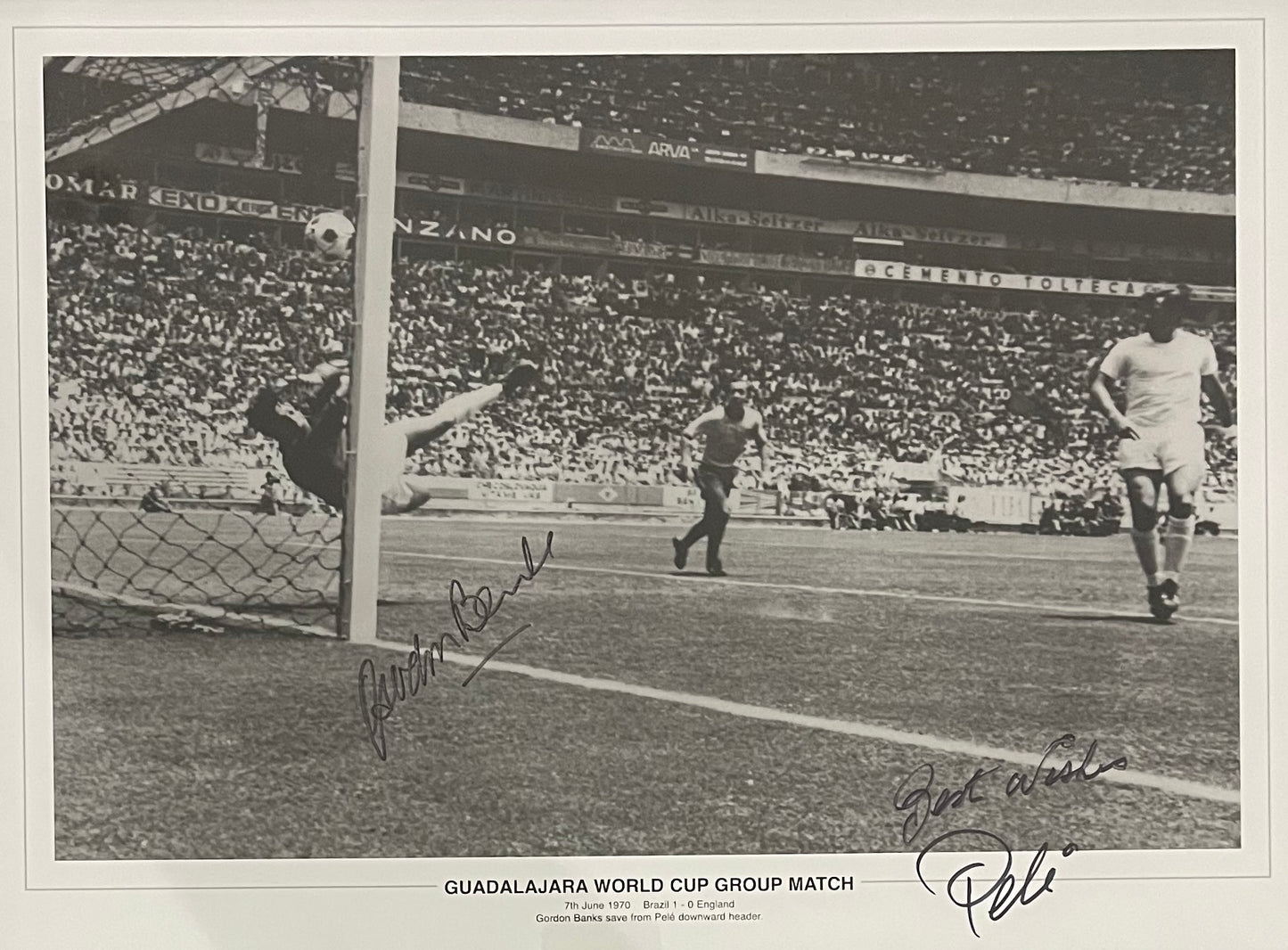 PELE AND GORDON BANKS HAND SIGNED LARGE FRAMED 60cm x 48cm PHOTO WITH COA