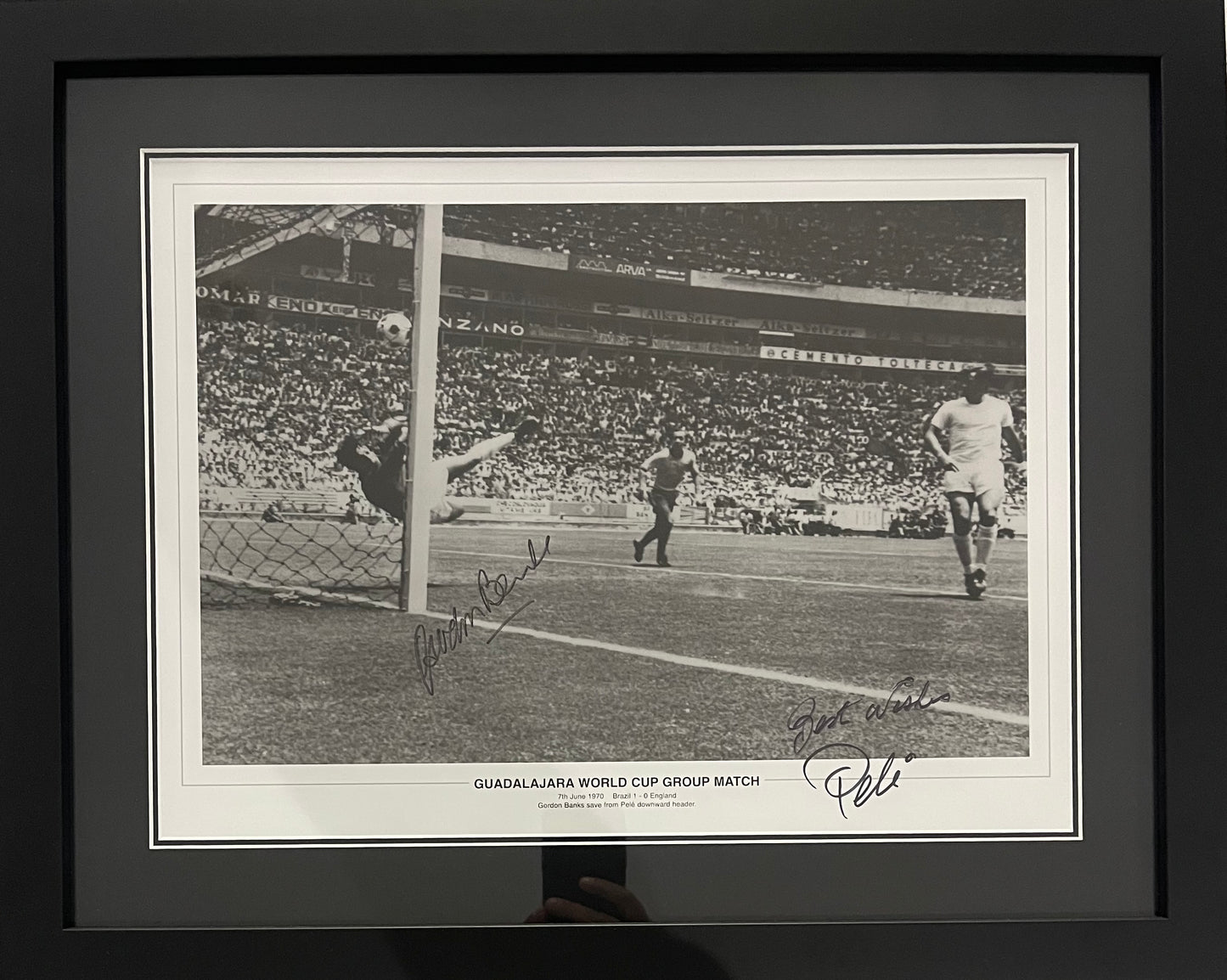 PELE AND GORDON BANKS HAND SIGNED LARGE FRAMED 60cm x 48cm PHOTO WITH COA