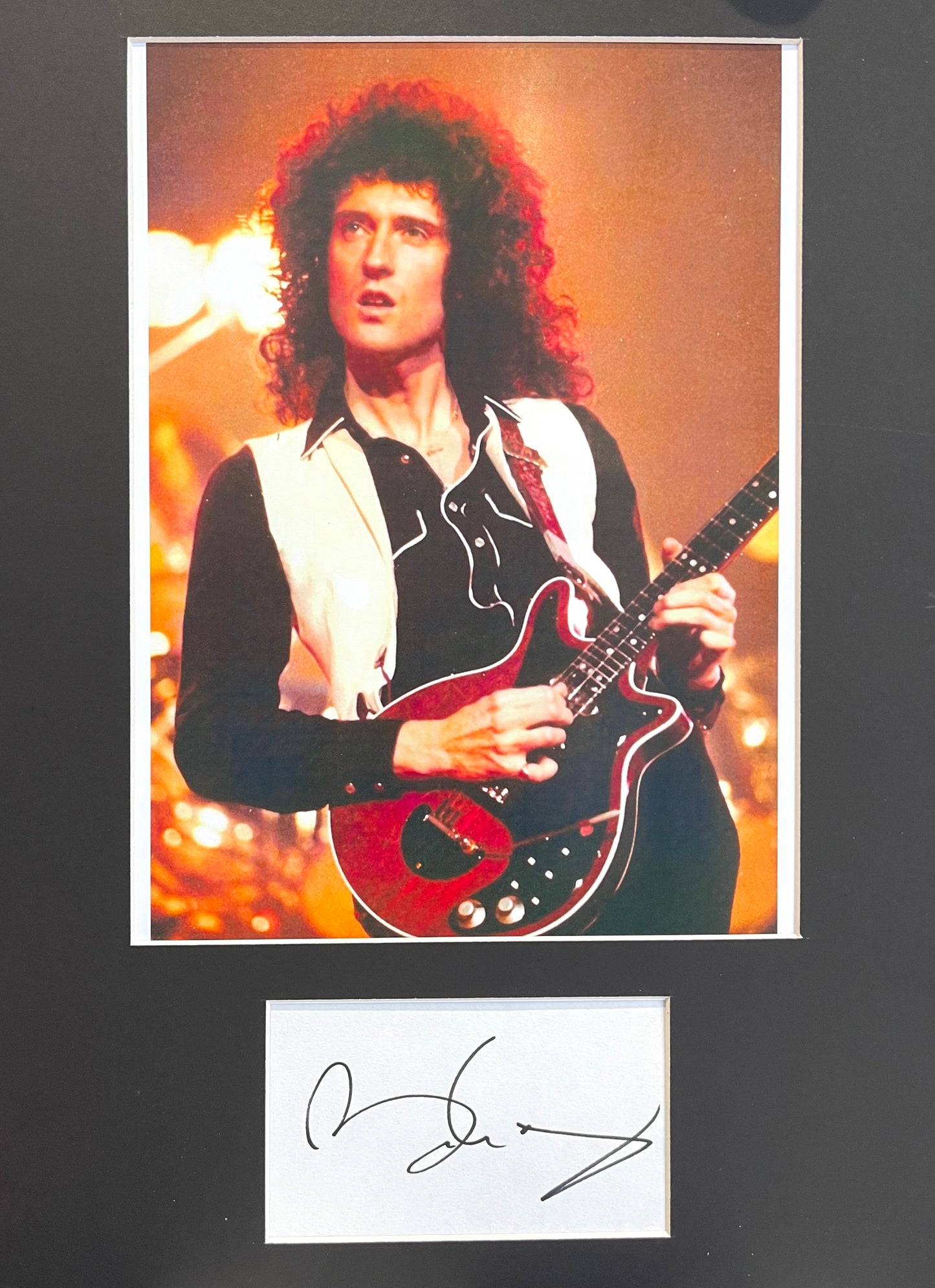 BRIAN MAY QUEEN BAND MEMBER HAND SIGNED CARD PHOTO PRESENTATION & COA