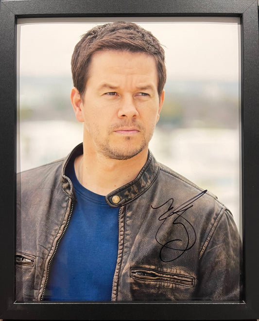 MARK WAHLBERG HAND SIGNED PUBLICITY PHOTO (10' INCH X 8' INCH) FRAMED WITH AFTAL COA