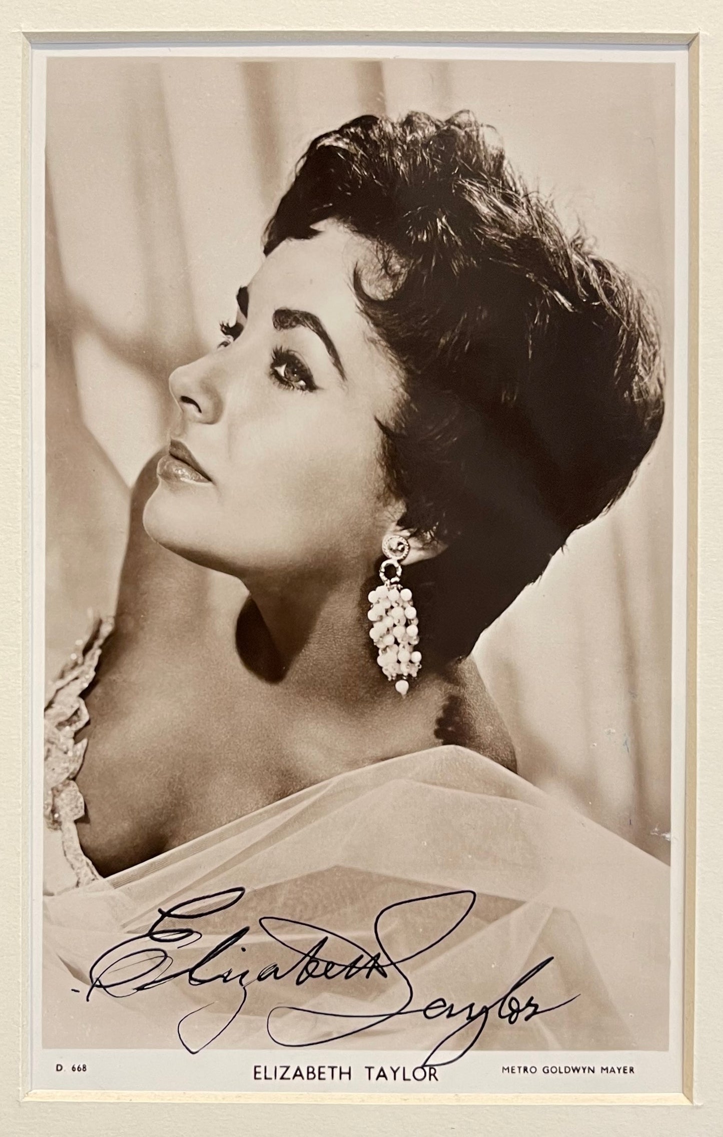 ELIZABETH TAYLOR GUARANTEED HAND SIGNED FRAMED PHOTO WITH AFTAL COA