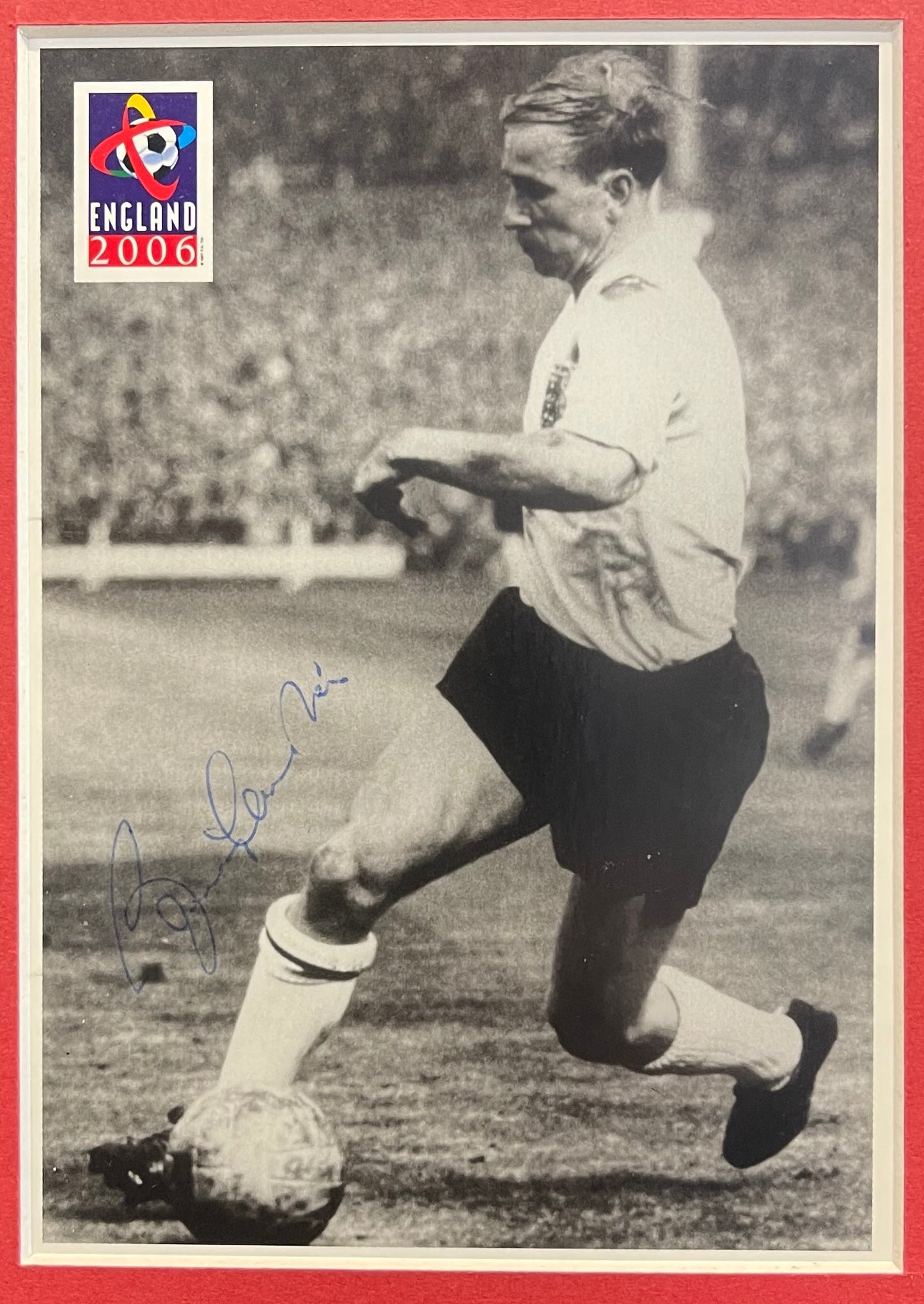 SIR BOBBY CHARLTON HAND SIGNED PHOTO WITH AFTAL COA