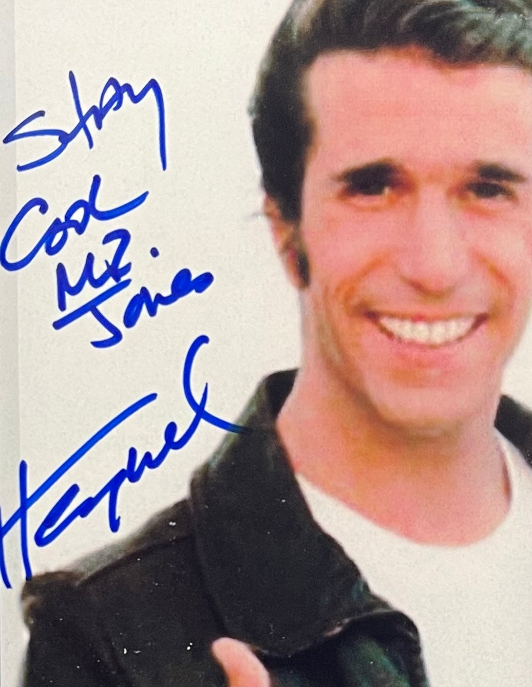 HENRY WINKLER HAND SIGNED AND FRAMED (8' X 6' INCH) PHOTO WITH AFTAL COA