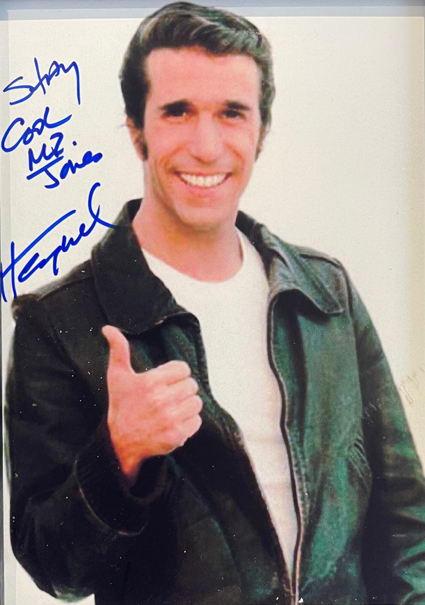 HENRY WINKLER HAND SIGNED AND FRAMED (8' X 6' INCH) PHOTO WITH AFTAL COA