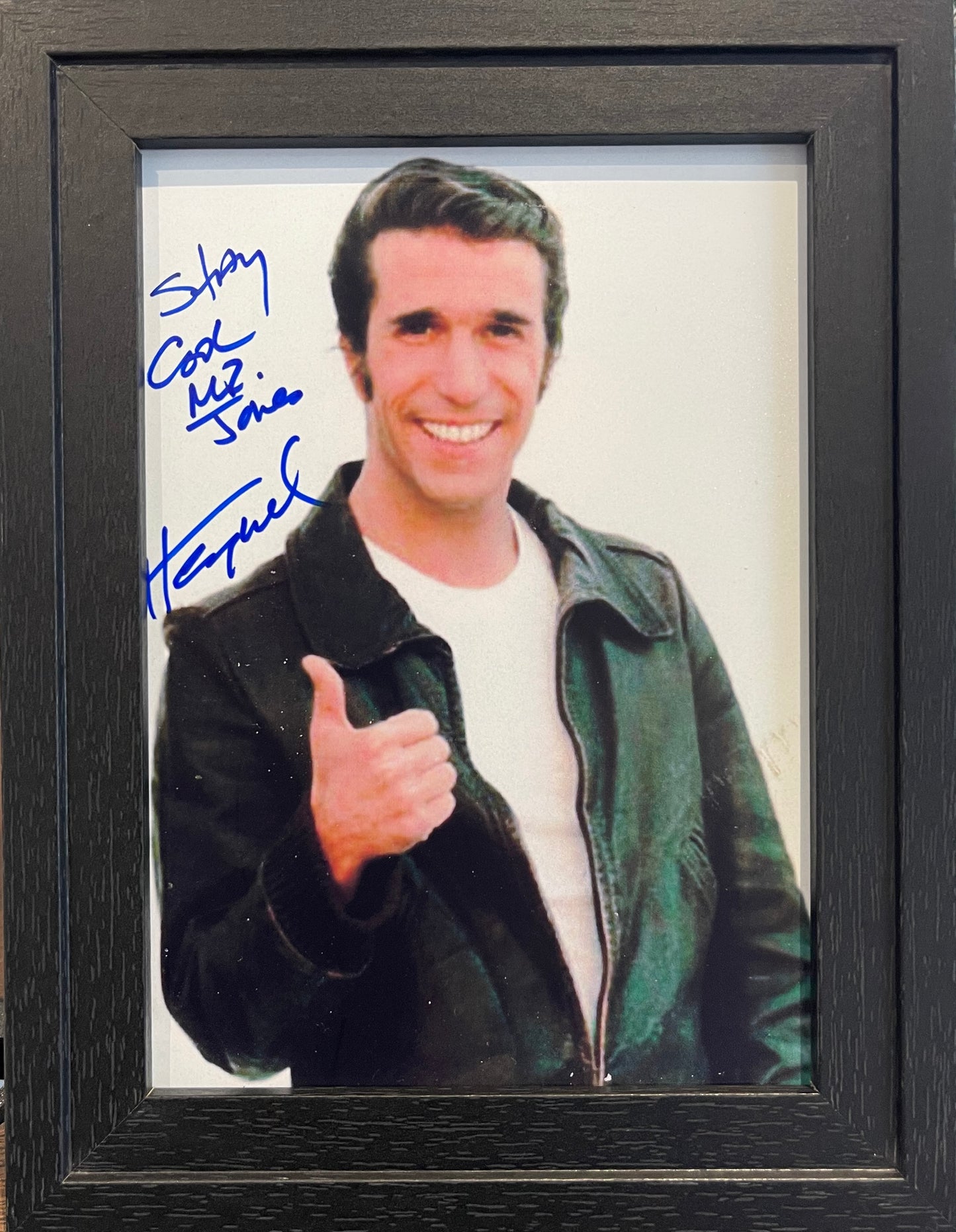 HENRY WINKLER HAND SIGNED AND FRAMED (8' X 6' INCH) PHOTO WITH AFTAL COA