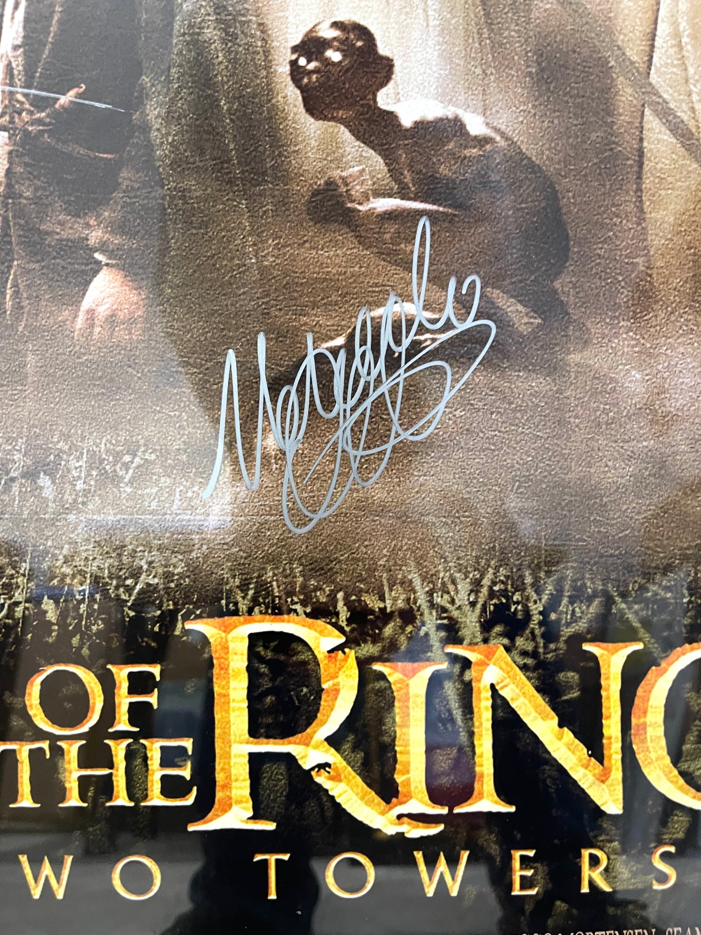 MULTI-CAST GUARANTEED HAND SIGNED 'LORD OF THE RINGS' POSTER WITH COA