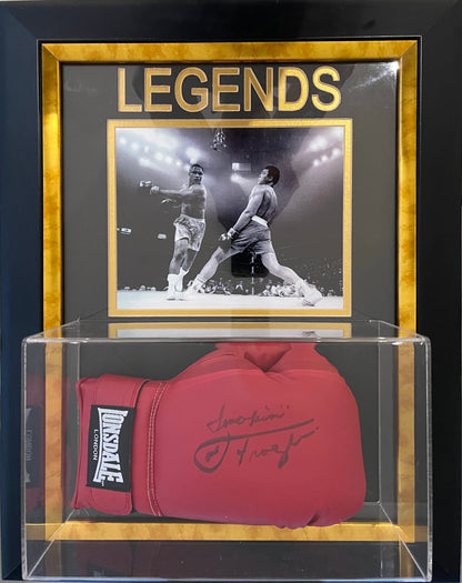 SMOKIN JOE FRAZIER FORMER WORLD BOXING CHAMPION HAND SIGNED GLOVE PRESENTATION WITH COA