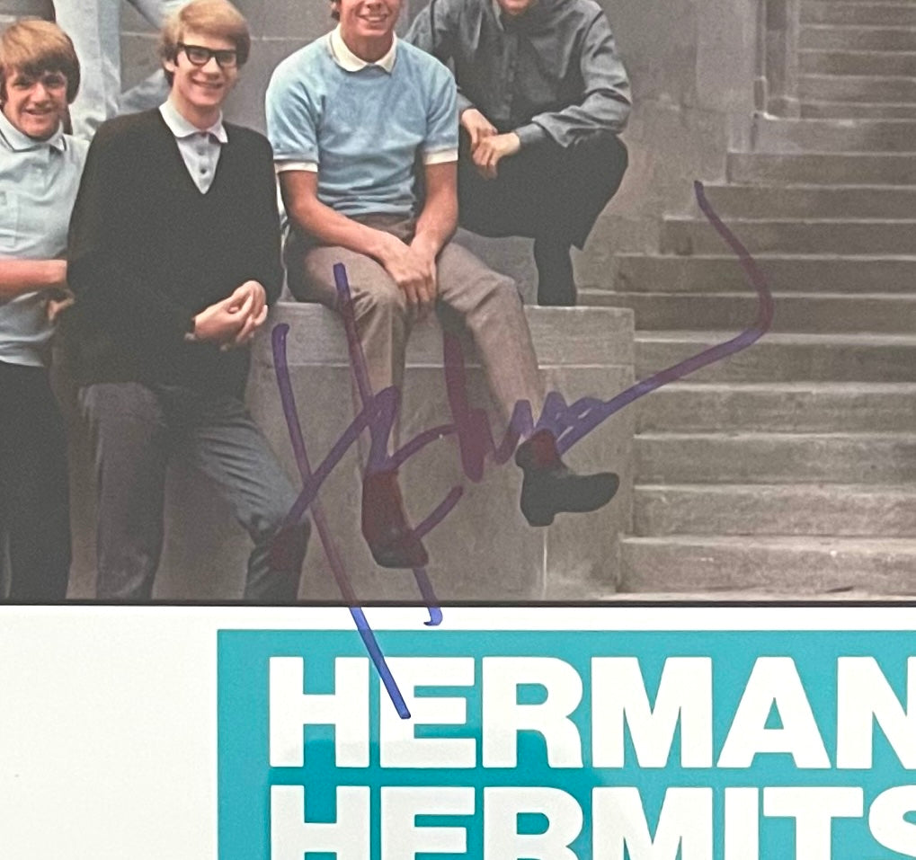 PETER NOONE, HERMANS HERMITS, HAND SIGNED PHOTO WITH AFTAL COA