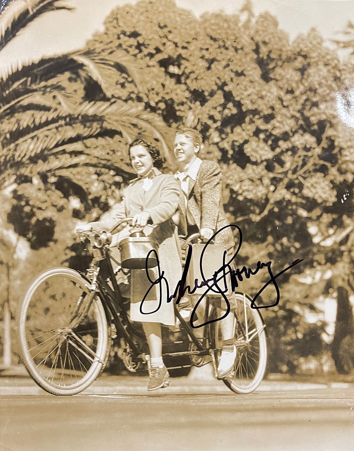 MICKEY ROONEY HAND SIGNED PUBLICITY PHOTO (10' INCH X 8' INCH) FRAMED WITH AFTAL COA