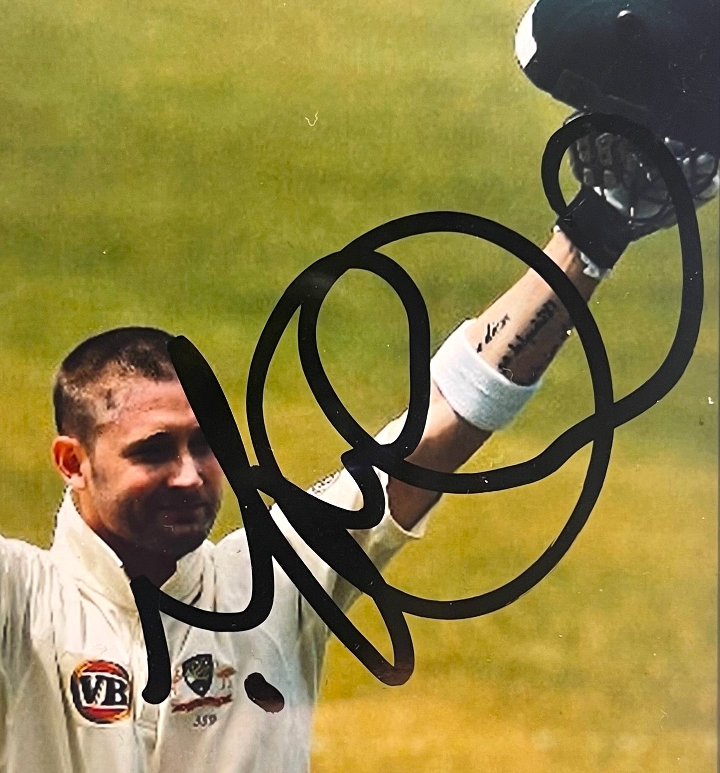 MICHAEL CLARKE FORMER AUSTRALIAN CRICKET CAPTAIN HAND SIGNED PHOTO WITH AFTAL COA