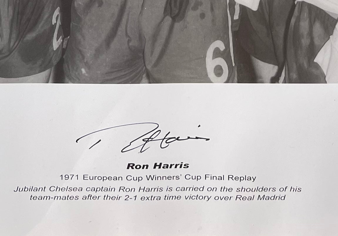 RON CHOPPER HARRIS CHELSEA LEGEND HAND SIGNED FRAMED PHOTO WITH AFTAL COA