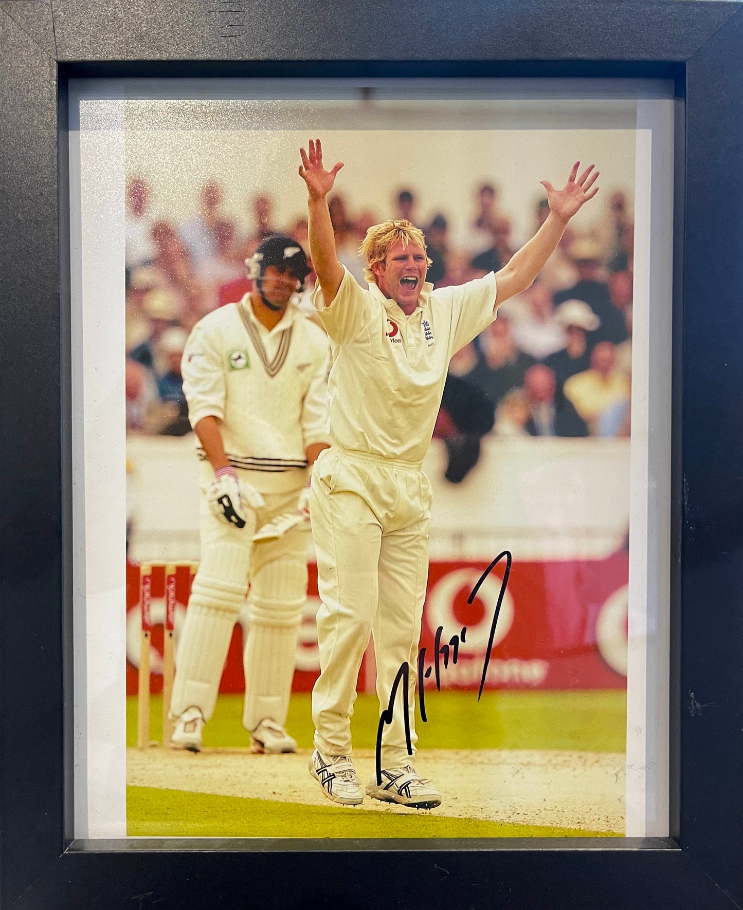 MATTHEW HOGGARD ENGLAND CRICKETER HAND SIGNED FRAMED PHOTO WITH COA