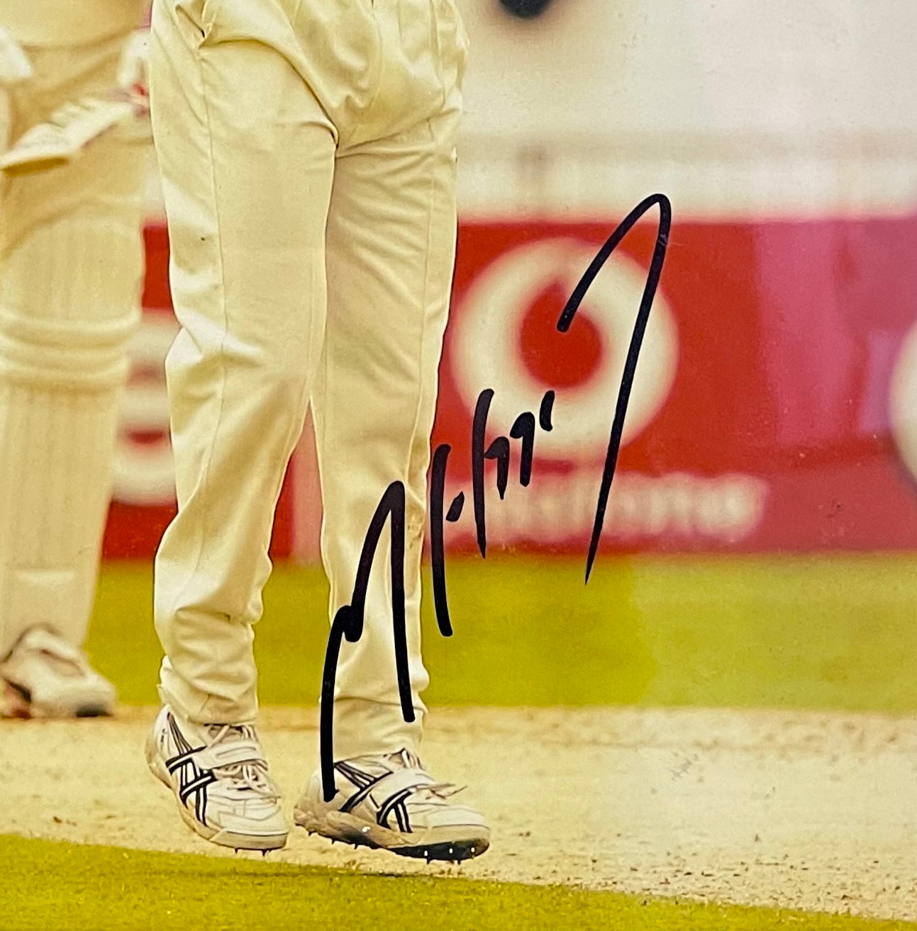 MATTHEW HOGGARD ENGLAND CRICKETER HAND SIGNED FRAMED PHOTO WITH COA