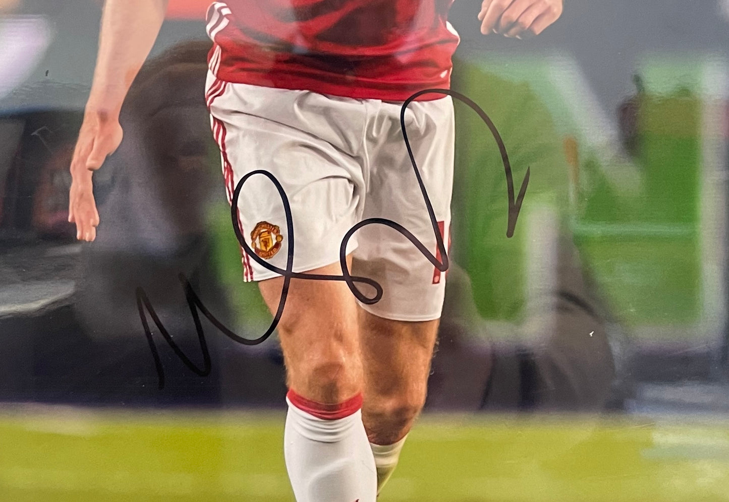 MICHAEL CARRICK HAND SIGNED MANCHESTER UNITED PHOTO 12' x 9' INCH WITH COA