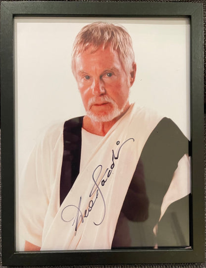 SIR DEREK JACOBI HAND SIGNED GLADIATOR PHOTO WITH AFTAL COA