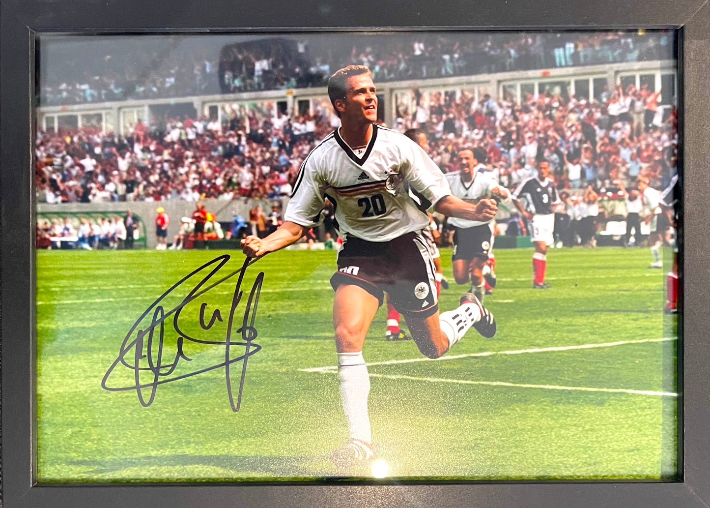 GERMAN LELGEND OLIVER BIERHOFF HAND SIGNED 12' X 8' INCH PHOTO WITH COA