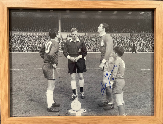 RON YEATS LIVERPOOL FC LEGEND HAND SIGNED 16' x 12' FRAMED PHOTO WITH COA