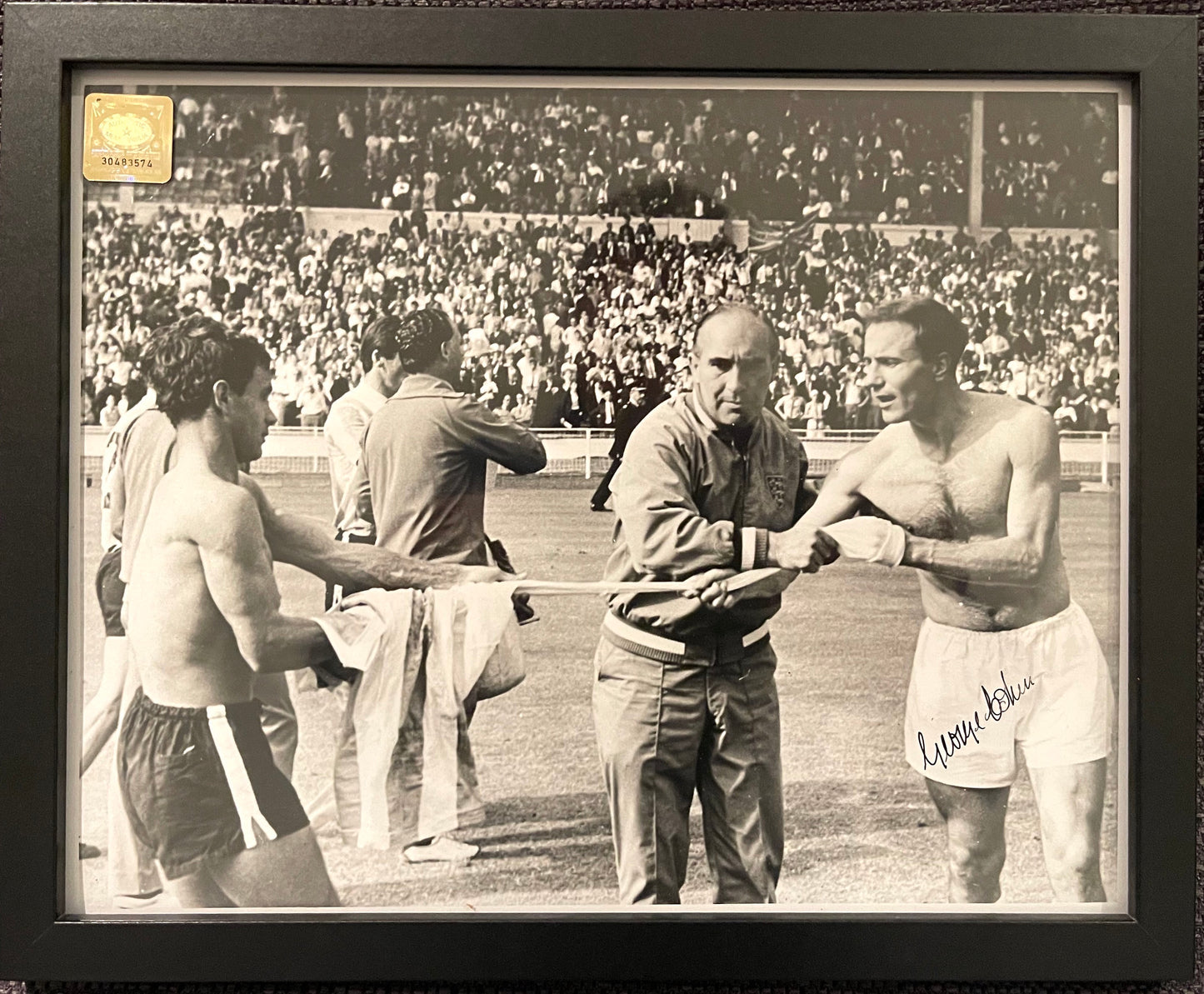 GEORGE COHEN, ENGLAND 1966 WORLD CUP WINNER, HAND SIGNED, FRAMED PHOTO WTH COA