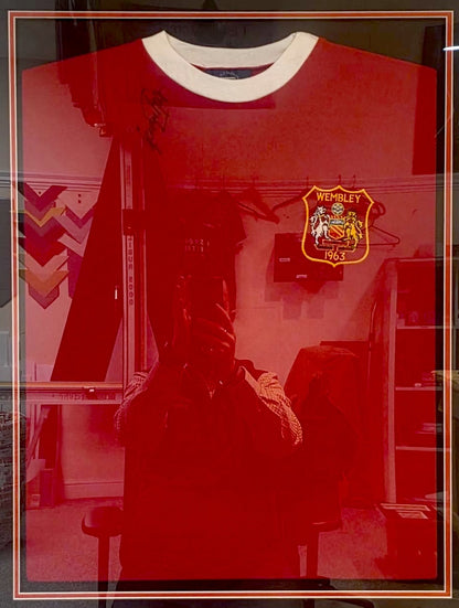 George Best, Manchester United Legend, Stunning Hand Signed Framed Shirt & AFTAL COA