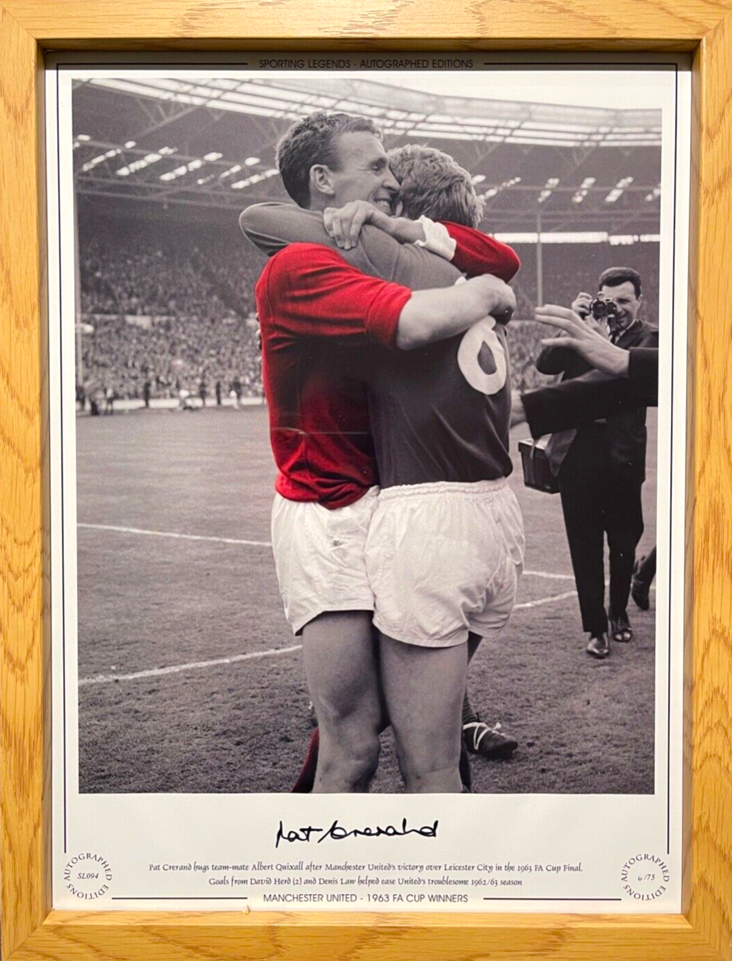 PAT CRERAND MANCHESTER UNITED LEGEND HAND SIGNED PHOTO WITH AFTAL COA