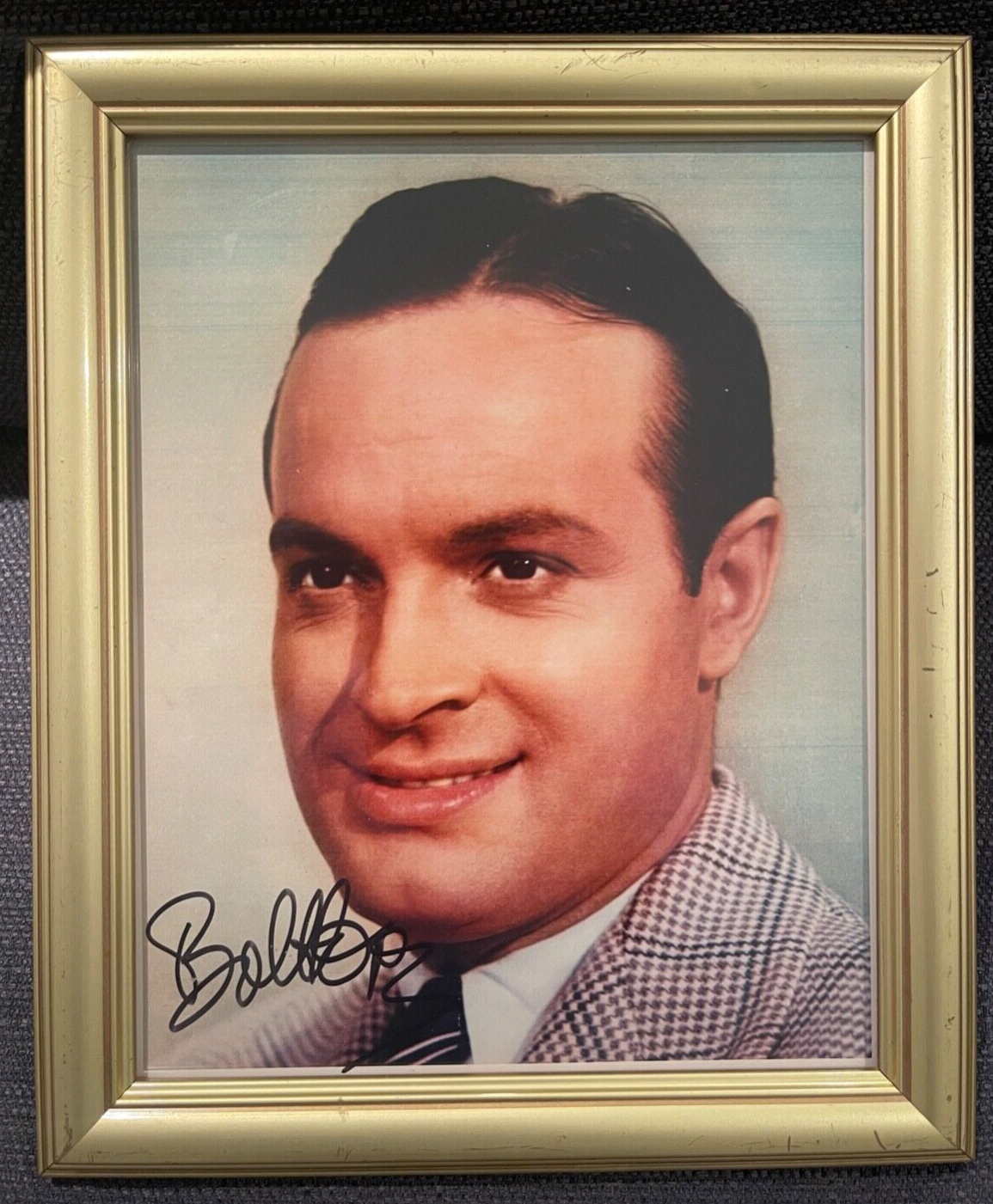 BOB HOPE HAND SIGNED PHOTO FRAMED (10 X 8 INCH) WITH COA