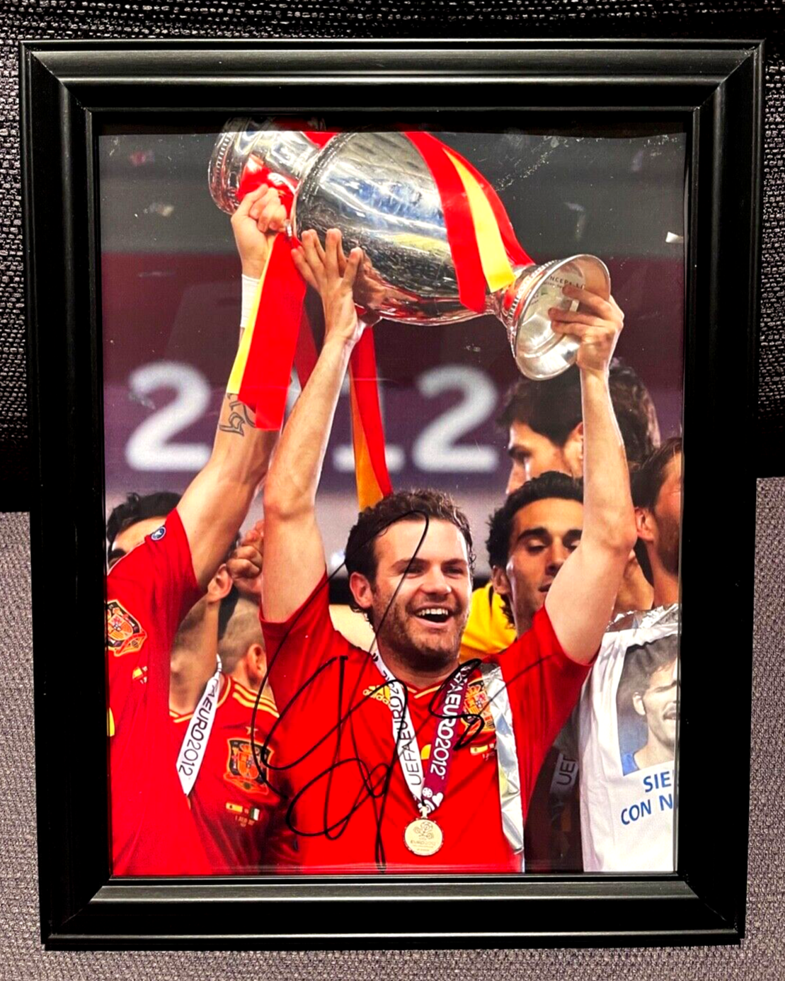 JUAN MATA MANCHESTER UNITED/CHELSEA/SPAIN LEGEND HAND SIGNED FRAMED PHOTO WITH COA (Copy)